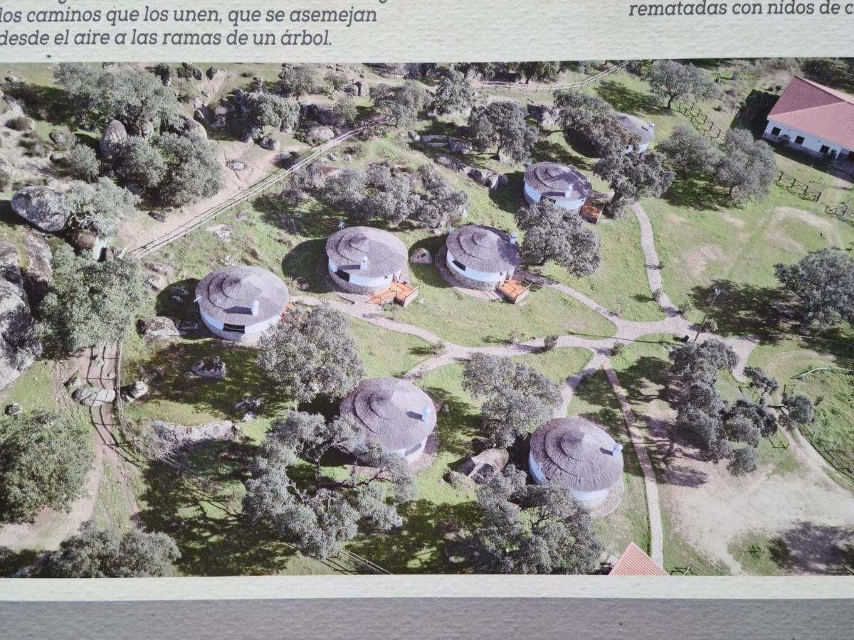 Chozos De La Dehesa Aparthotel La Roca de la Sierra Exterior foto