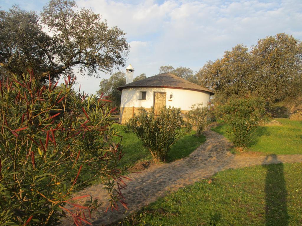 Chozos De La Dehesa Aparthotel La Roca de la Sierra Exterior foto