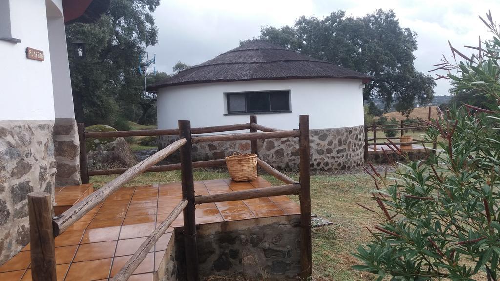 Chozos De La Dehesa Aparthotel La Roca de la Sierra Exterior foto